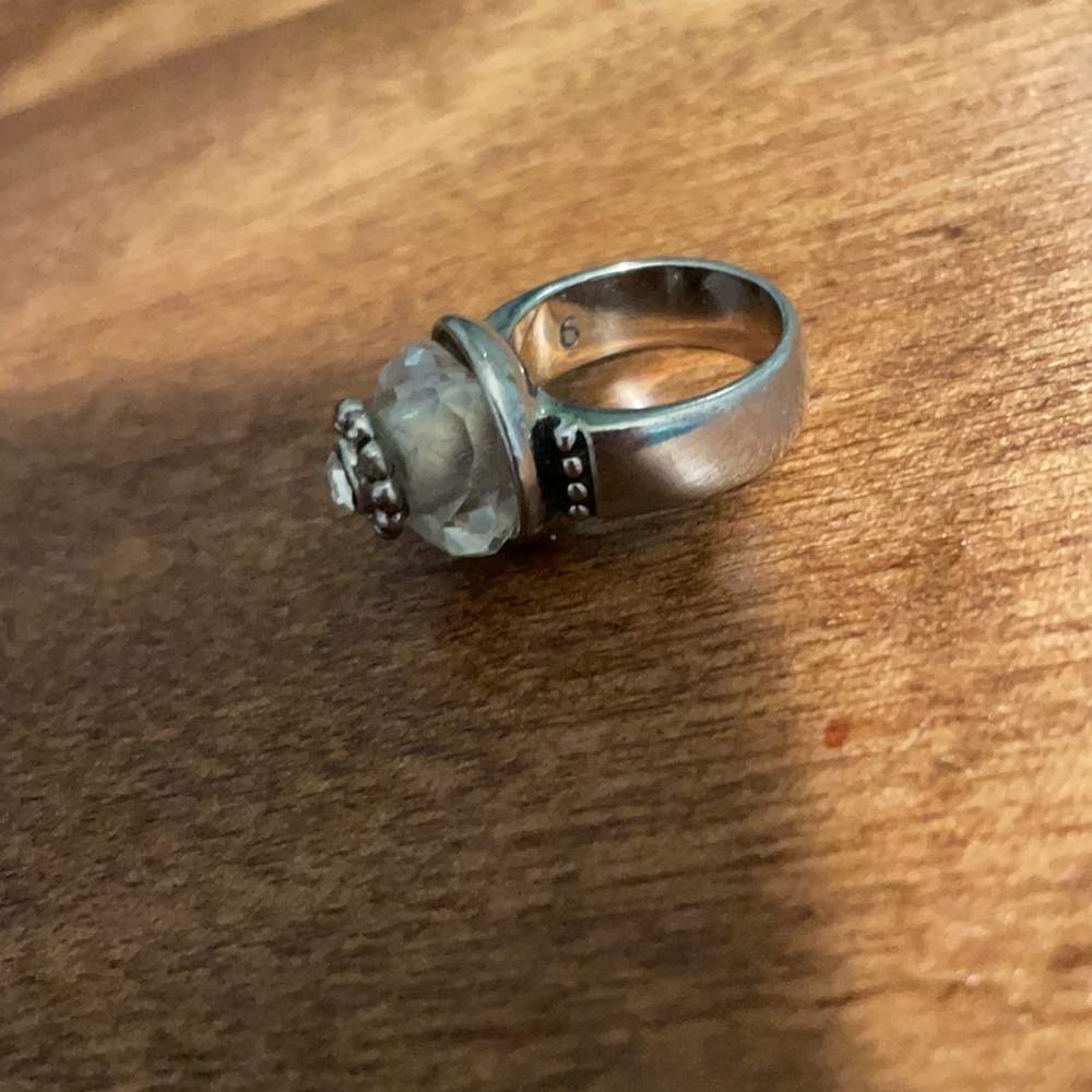 Beautiful ring - Picture 2 of 3